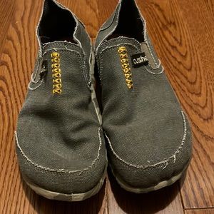 Mens cushe size 10 slip on shoes